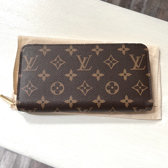 Louis Vuitton monogram wallet - Picture 1 of 7